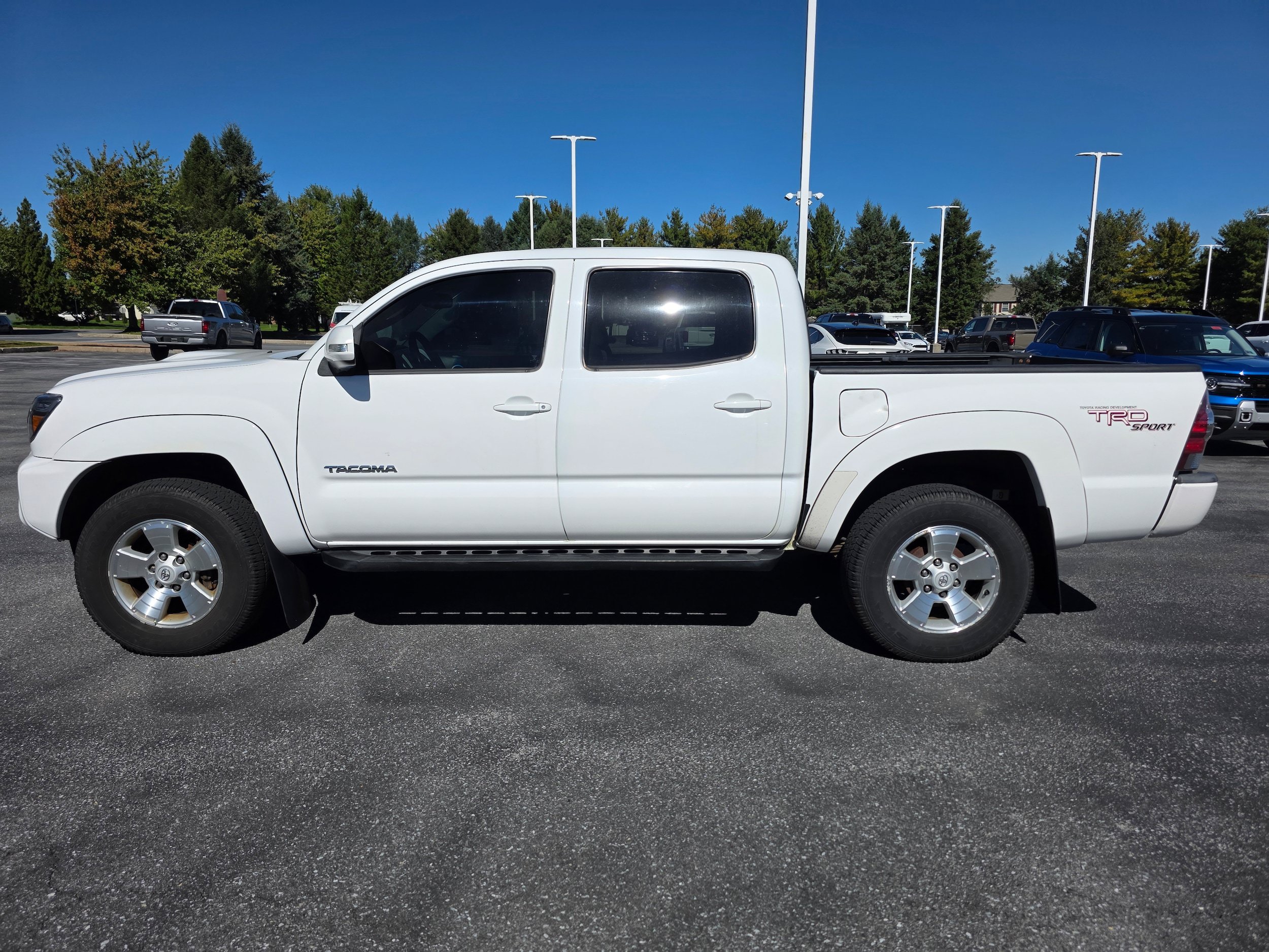 Used 2013 Toyota Tacoma 4x4 Double Cab w/ TRD Sport Pkg image 2