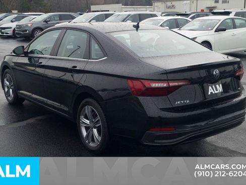 Used 2024 Volkswagen Jetta SE image 9