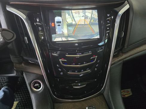 Used 2016 Cadillac Escalade ESV Luxury image 26
