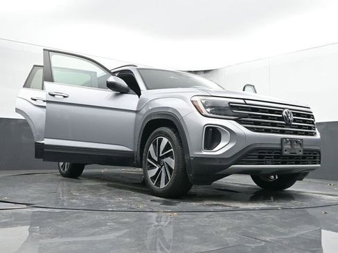 Used 2024 Volkswagen Atlas SE image 47
