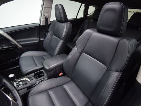 Used 2018 Toyota RAV4 Limited image 18