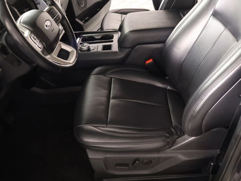 Used 2024 Ford Expedition Max XLT image 12