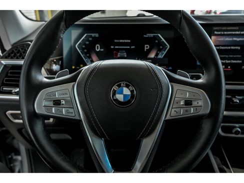 Used 2025 BMW X7 xDrive40i AWD/4WD image 18