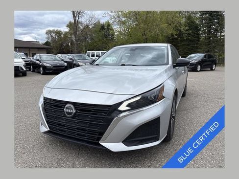 Used 2024 Nissan Altima 2.5 SV FWD image 1