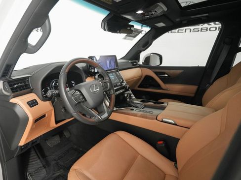 Used 2024 Lexus LX 600 4WD w/ Luxury Package image 10
