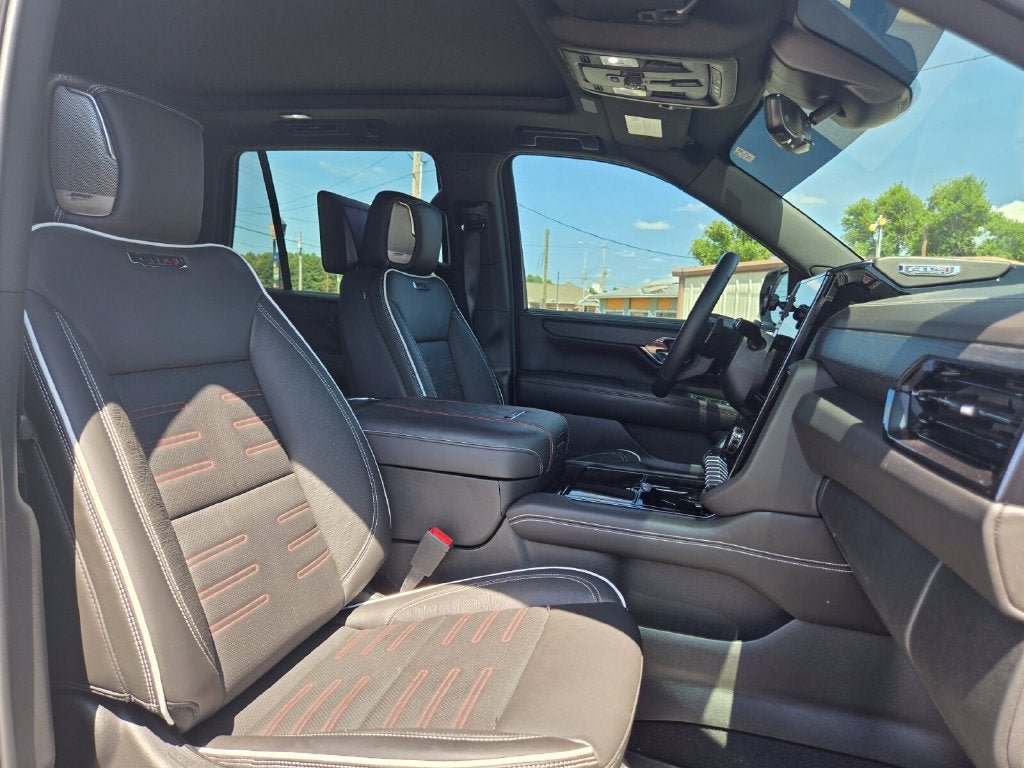 Used 2025 GMC Yukon AT4 Ultimate w/ LPO, AT4 Appearance Package AWD/4WD image 21
