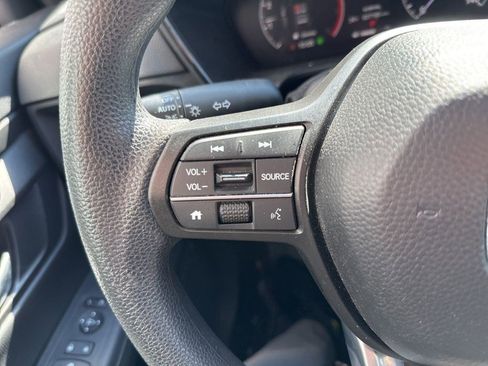 Used 2025 Honda CR-V LX image 11