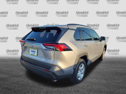 Used 2020 Toyota RAV4 XLE w/ Convenience Package FWD image 10