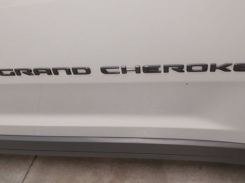 Used 2023 Jeep Grand Cherokee L Laredo AWD/4WD image 17