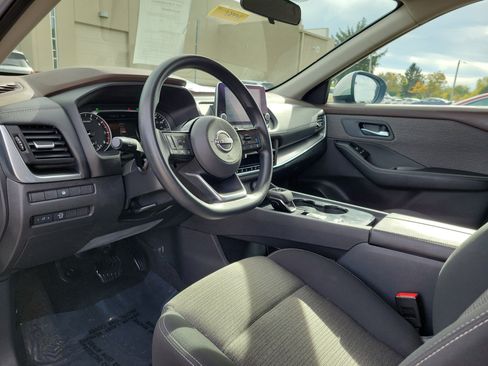 Used 2023 Nissan Rogue SV image 19