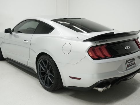 Used 2019 Ford Mustang GT RWD image 6