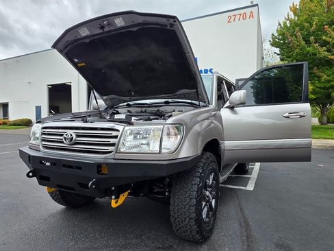 Used 2004 Toyota Land Cruiser w/ Convenience Pkg AWD/4WD image 28