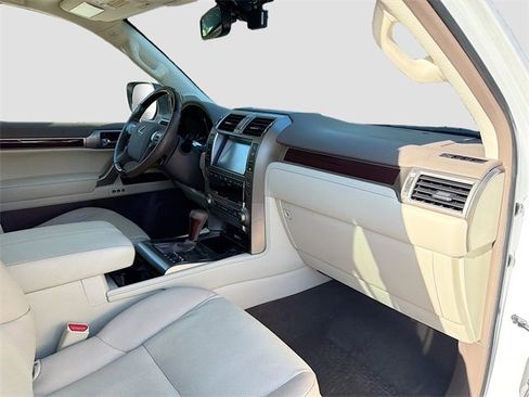 Used 2018 Lexus GX 460 image 13