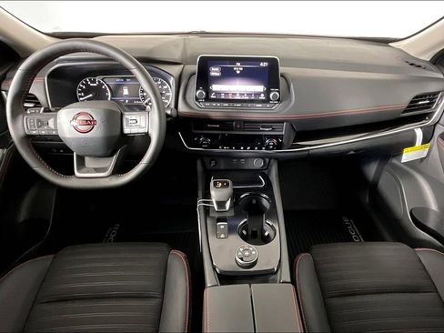 Certified 2025 Nissan Rogue SV image 2