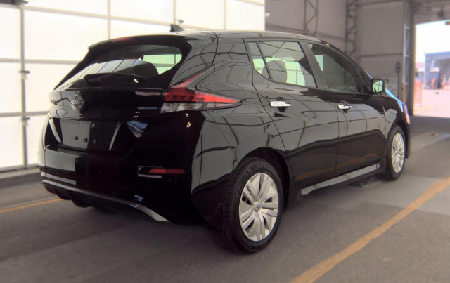 Used 2025 Nissan Leaf S FWD image 3