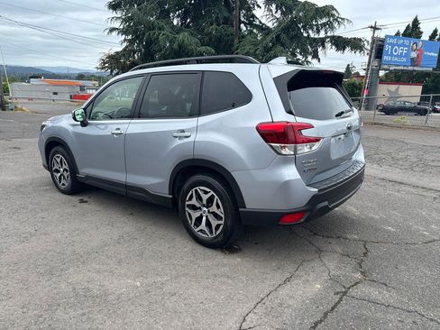 Used 2020 Subaru Forester Premium AWD/4WD image 10