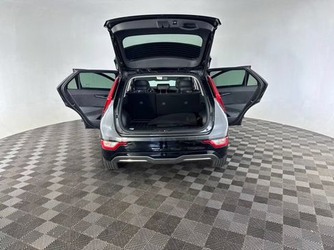 Certified 2023 Kia Niro Wind w/ Wind Preserve Package FWD image 17