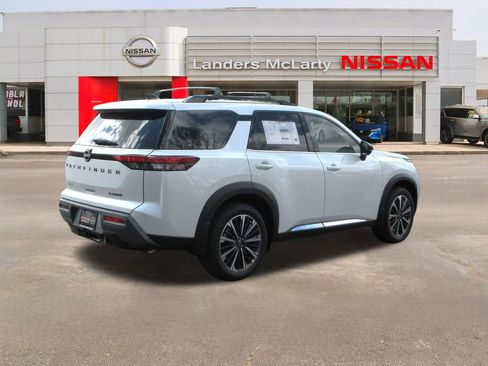 New 2026 Nissan Pathfinder Platinum image 3