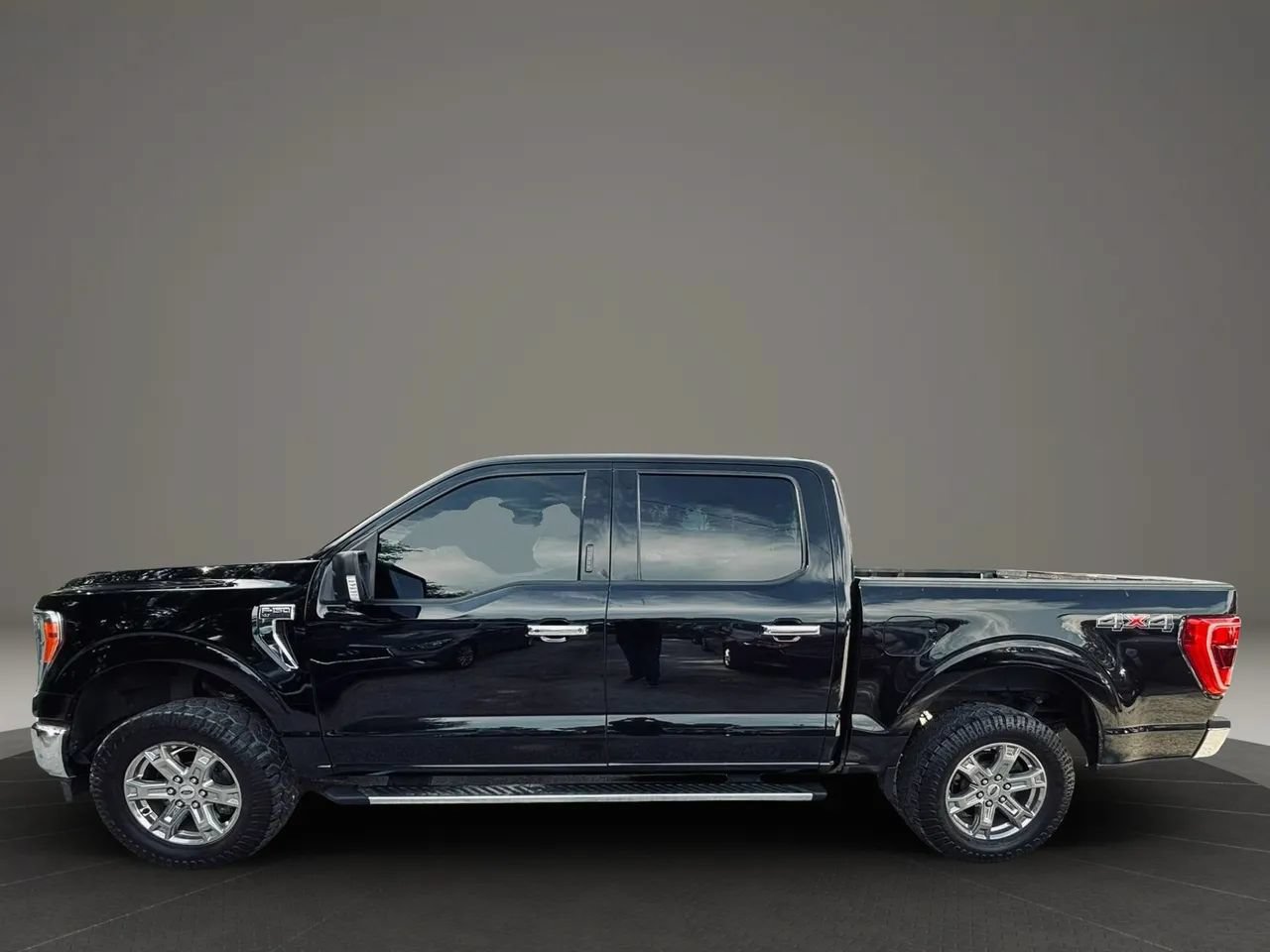 Used 2021 Ford F150 XLT w/ Equipment Group 302A High AWD/4WD image 2