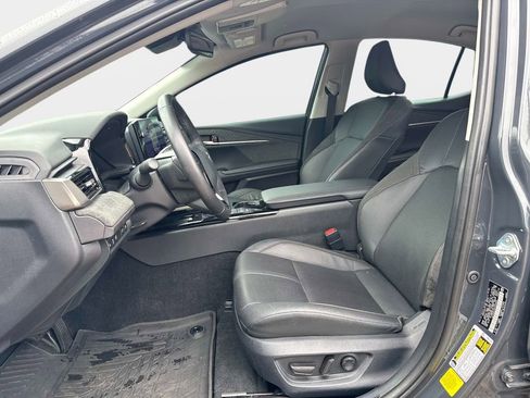 Used 2025 Toyota Camry XLE image 18