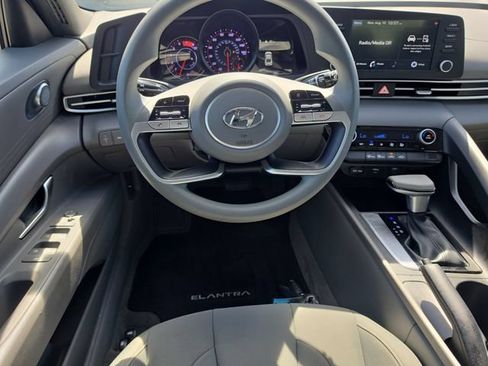 Used 2023 Hyundai Elantra SEL FWD image 13
