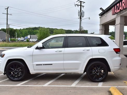 Used 2018 Jeep Grand Cherokee Altitude AWD/4WD image 6