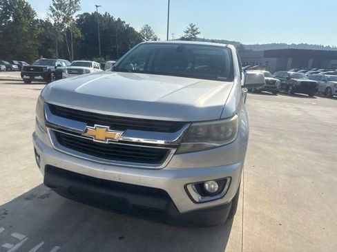 Used 2017 Chevrolet Colorado LT w/ LT Convenience Package RWD image 3