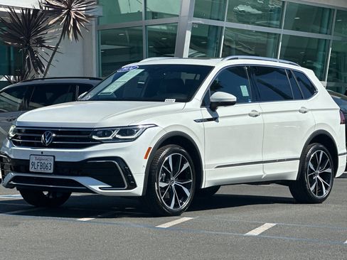 Certified 2024 Volkswagen Tiguan SEL R-Line image 8