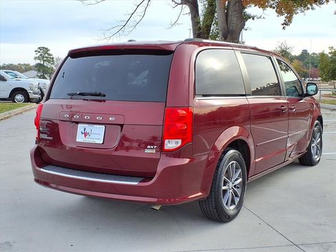 Used 2017 Dodge Grand Caravan SXT image 6