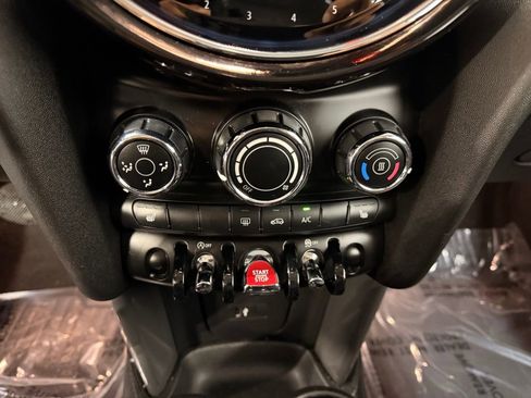 Used 2022 MINI Cooper 4-Door Hardtop w/ Storage Package FWD image 18