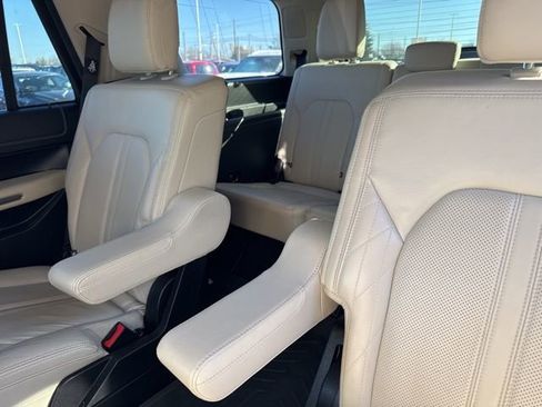 Used 2019 Ford Expedition Platinum image 14