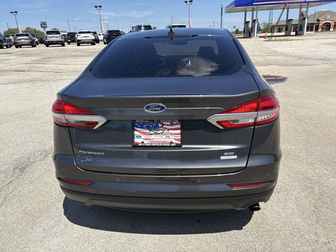Used 2019 Ford Fusion SE FWD image 4