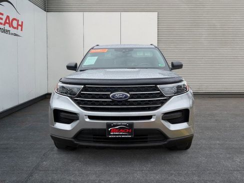 Used 2024 Ford Explorer XLT image 5