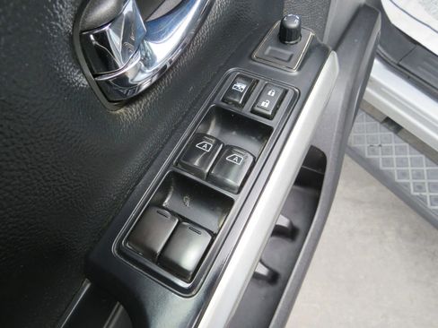 Used 2017 Nissan Titan PRO-4X image 38