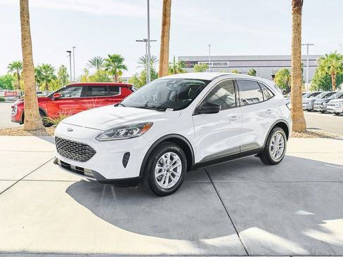 Used 2022 Ford Escape SE image 4