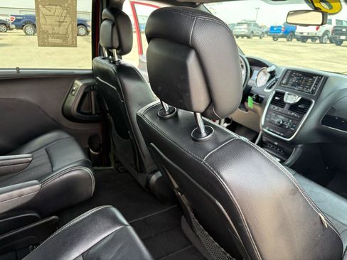Used 2015 Chrysler Town & Country S image 48