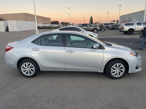 Used 2019 Toyota Corolla LE image 4
