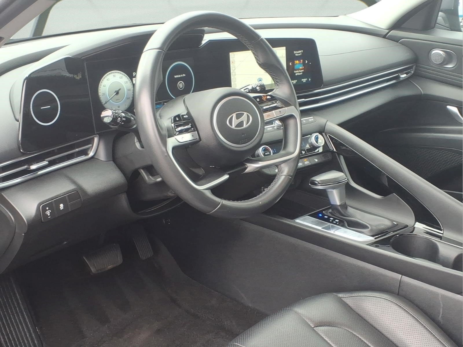 Used 2025 Hyundai Elantra Limited FWD image 7
