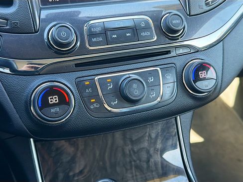 Used 2014 Chevrolet Impala LT w/ Convenience Package image 31