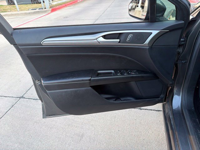 Used 2020 Ford Fusion SE FWD image 11