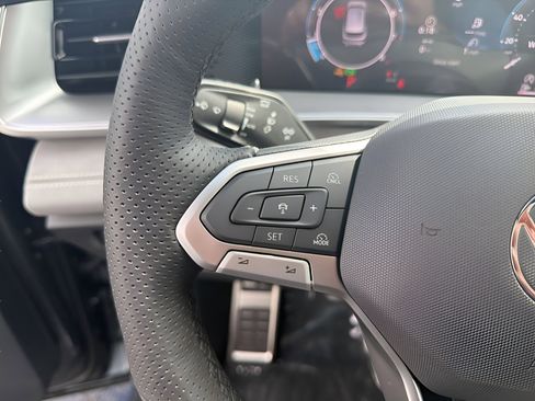 New 2026 Volkswagen Tiguan SE R-Line AWD/4WD image 13