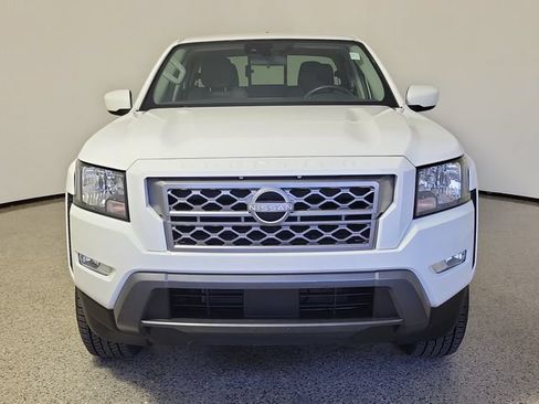Used 2024 Nissan Frontier SV RWD image 3