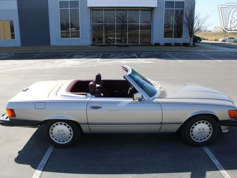 Used 1989 Mercedes-Benz 560 SL image 32