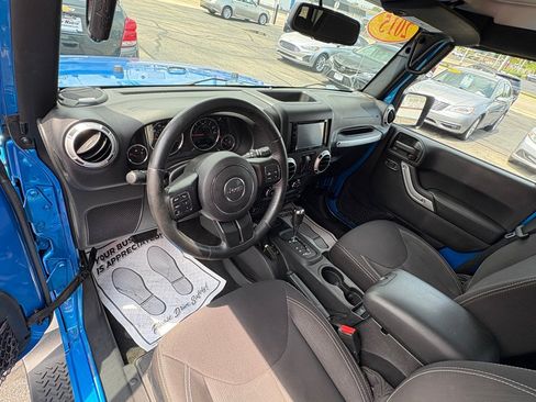 Used 2015 Jeep Wrangler Sahara w/ Connectivity Group AWD/4WD image 10