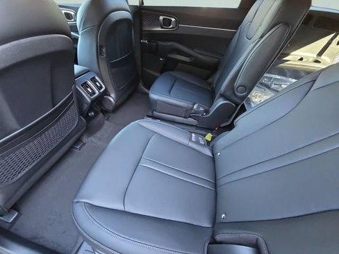 Used 2026 Kia Sorento EX w/ EX Premium Package FWD image 19
