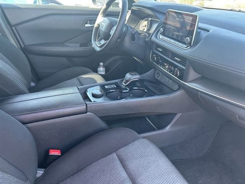 Used 2025 Nissan Rogue SV image 24