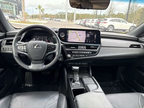 Used 2022 Lexus ES 350 Ultra Luxury w/ Accessory Package 2 image 16