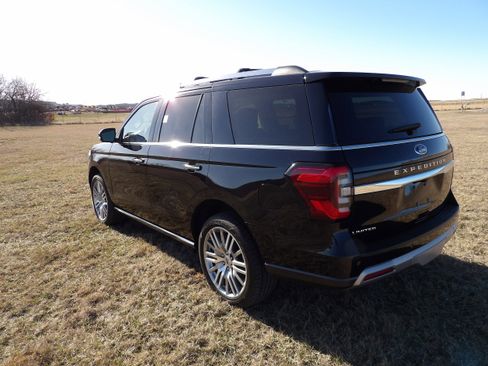 Used 2024 Ford Expedition Limited image 8