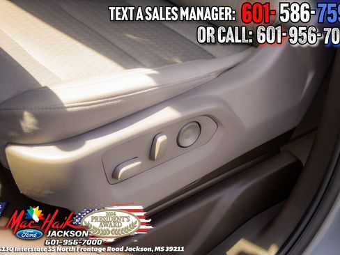 Used 2023 Chevrolet Silverado 1500 LT AWD/4WD image 9