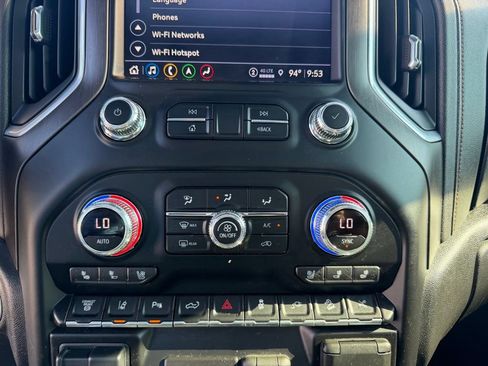 Used 2022 GMC Sierra 2500 AT4 w/ AT4 Premium Plus Package AWD/4WD image 38